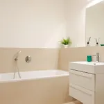 Hj 18 By Rockchair L Superhost Status L Super Flat, 2 Bedrooms 2 Bathrooms Balcony Elevator Welcomes You! *