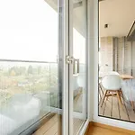 Apartment Hj 18 By Rockchair L Superhost Status L Super Flat, 2 Bedrooms 2 Bathrooms Balcony Elevator Welcomes You! *