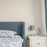 Apartment Hj 18 By Rockchair L Superhost Status L Super Flat, 2 Bedrooms 2 Bathrooms Balcony Elevator Welcomes You! *