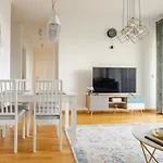 Hj 18 By Rockchair L Superhost Status L Super Flat, 2 Bedrooms 2 Bathrooms Balcony Elevator Welcomes You! * Berlin