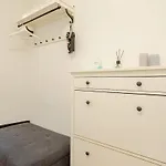 Hj 18 By Rockchair L Superhost Status L Super Flat, 2 Bedrooms 2 Bathrooms Balcony Elevator Welcomes You! Apartment