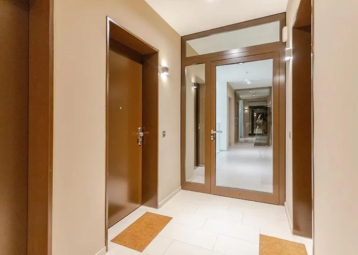 Hj 18 By Rockchair L Superhost Status L Super Flat, 2 Bedrooms 2 Bathrooms Balcony Elevator Welcomes You! Lägenhet