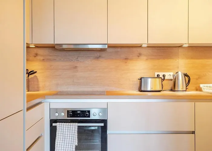 Lägenhet Hj 18 By Rockchair L Superhost Status L Super Flat, 2 Bedrooms 2 Bathrooms Balcony Elevator Welcomes You!