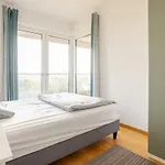 Hj 18 By Rockchair L Superhost Status L Super Flat, 2 Bedrooms 2 Bathrooms Balcony Elevator Welcomes You! شقة برلين