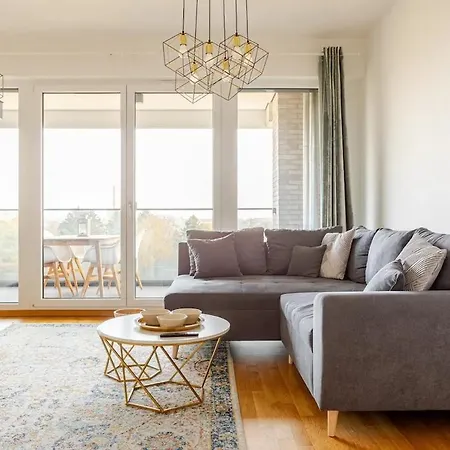 Hj 18 By Rockchair L Superhost Status L Super Flat, 2 Bedrooms 2 Bathrooms Balcony Elevator Welcomes You! * Berlin