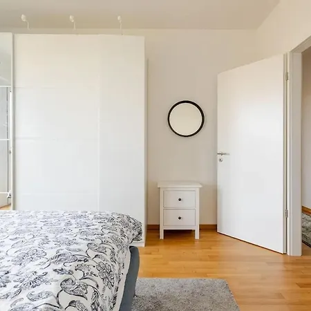 Hj 18 By Rockchair L Superhost Status L Super Flat, 2 Bedrooms 2 Bathrooms Balcony Elevator Welcomes You! Berlin