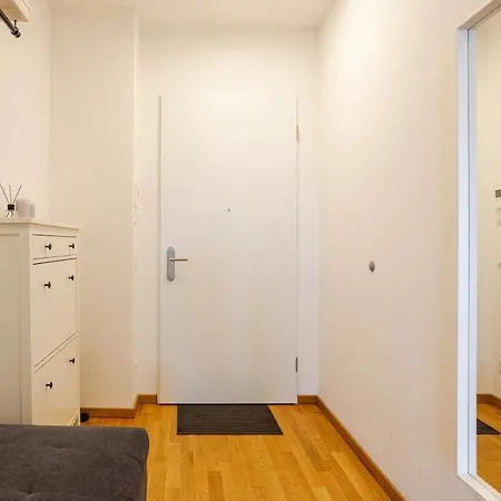 Hj 18 By Rockchair L Superhost Status L Super Flat, 2 Bedrooms 2 Bathrooms Balcony Elevator Welcomes You! Apartment *