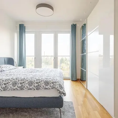 Hj 18 By Rockchair L Superhost Status L Super Flat, 2 Bedrooms 2 Bathrooms Balcony Elevator Welcomes You! Berlijn