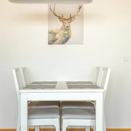 Hj 18 By Rockchair L Superhost Status L Super Flat, 2 Bedrooms 2 Bathrooms Balcony Elevator Welcomes You!