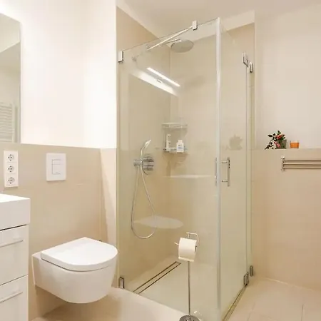 Hj 18 By Rockchair L Superhost Status L Super Flat, 2 Bedrooms 2 Bathrooms Balcony Elevator Welcomes You! Berlin