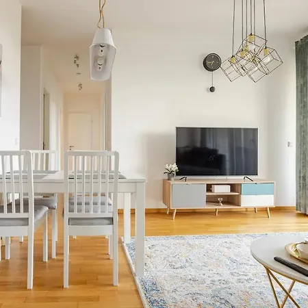 Hj 18 By Rockchair L Superhost Status L Super Flat, 2 Bedrooms 2 Bathrooms Balcony Elevator Welcomes You! * Berlin