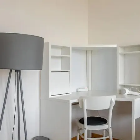 Hj 18 By Rockchair L Superhost Status L Super Flat, 2 Bedrooms 2 Bathrooms Balcony Elevator Welcomes You!