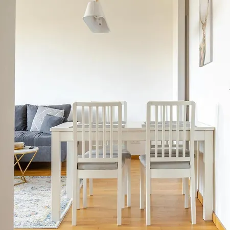 Apartment Hj 18 By Rockchair L Superhost Status L Super Flat, 2 Bedrooms 2 Bathrooms Balcony Elevator Welcomes You!