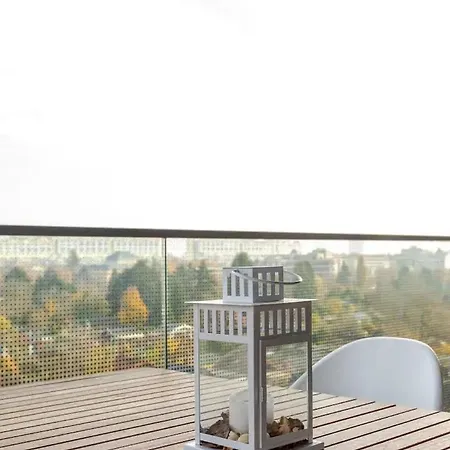 Hj 18 By Rockchair L Superhost Status L Super Flat, 2 Bedrooms 2 Bathrooms Balcony Elevator Welcomes You! *