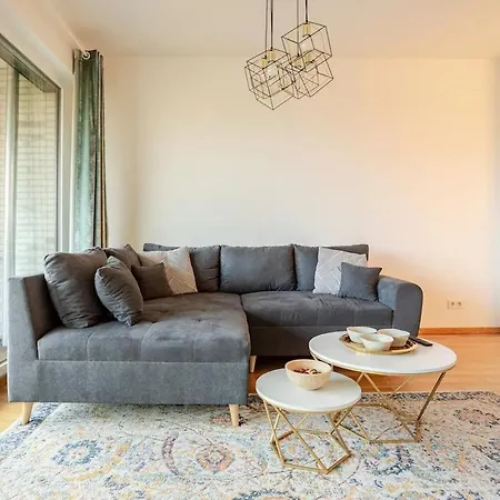 Apartment Hj 18 By Rockchair L Superhost Status L Super Flat, 2 Bedrooms 2 Bathrooms Balcony Elevator Welcomes You!