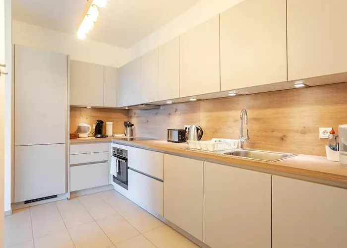 Hj 18 By Rockchair L Superhost Status L Super Flat, 2 Bedrooms 2 Bathrooms Balcony Elevator Welcomes You! 公寓 *