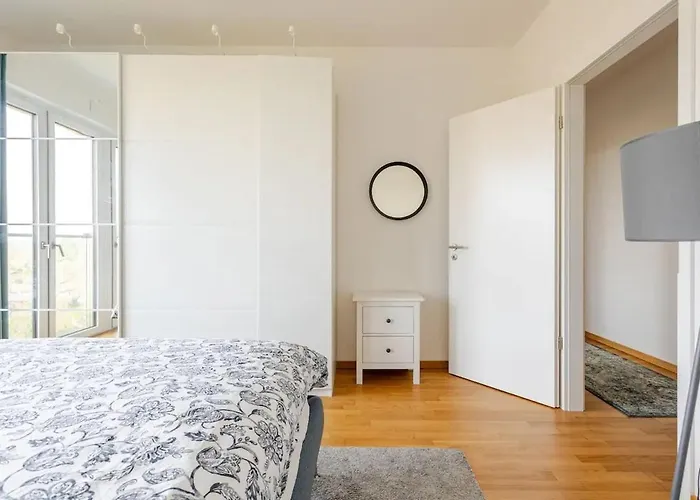 Hj 18 By Rockchair L Superhost Status L Super Flat, 2 Bedrooms 2 Bathrooms Balcony Elevator Welcomes You! 柏林