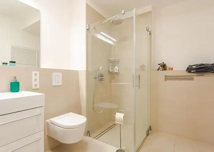 Hj 18 By Rockchair L Superhost Status L Super Flat, 2 Bedrooms 2 Bathrooms Balcony Elevator Welcomes You! برلين