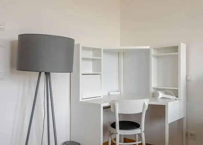 Hj 18 By Rockchair L Superhost Status L Super Flat, 2 Bedrooms 2 Bathrooms Balcony Elevator Welcomes You!