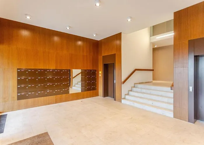 Hj 18 By Rockchair L Superhost Status L Super Flat, 2 Bedrooms 2 Bathrooms Balcony Elevator Welcomes You! 公寓