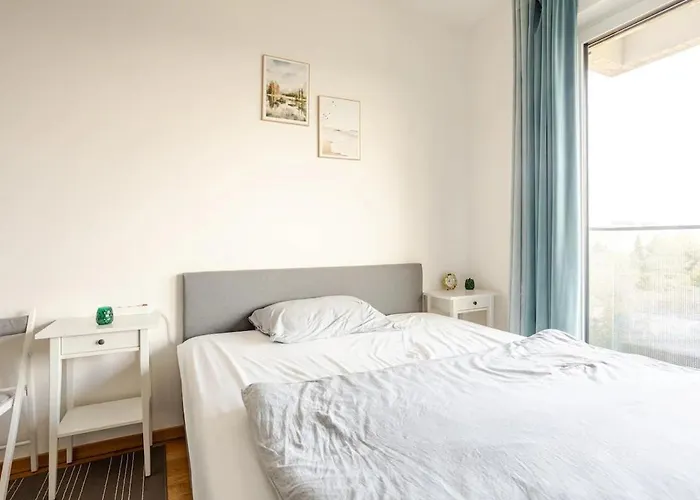 Hj 18 By Rockchair L Superhost Status L Super Flat, 2 Bedrooms 2 Bathrooms Balcony Elevator Welcomes You!