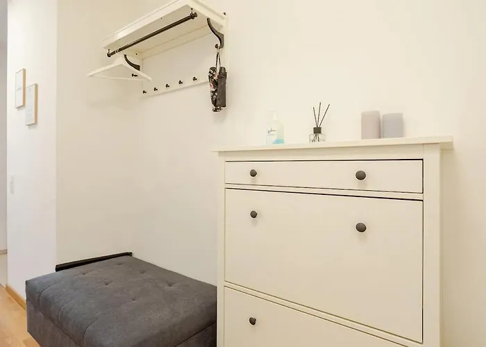 Hj 18 By Rockchair L Superhost Status L Super Flat, 2 Bedrooms 2 Bathrooms Balcony Elevator Welcomes You! شقة