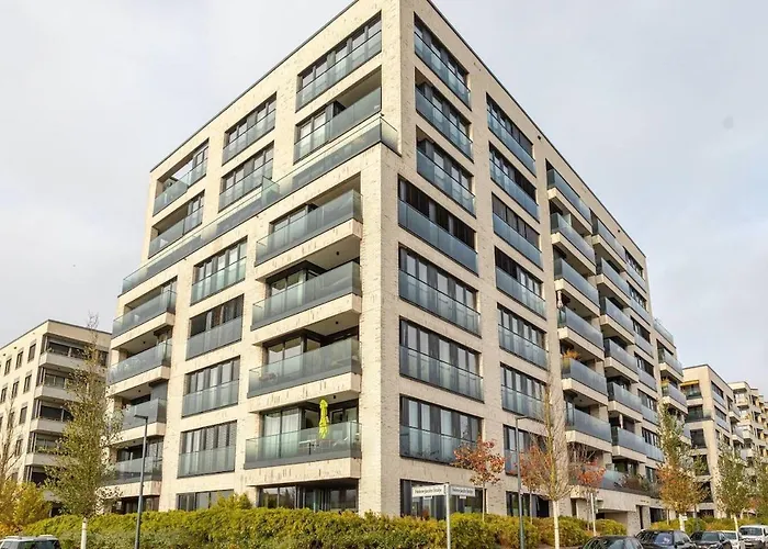 Apartamento Hj 18 By Rockchair L Superhost Status L Super Flat, 2 Bedrooms 2 Bathrooms Balcony Elevator Welcomes You! *