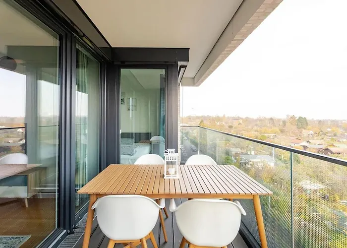 Hj 18 By Rockchair L Superhost Status L Super Flat, 2 Bedrooms 2 Bathrooms Balcony Elevator Welcomes You! برلين