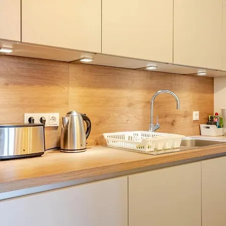 Apartment Hj 18 By Rockchair L Superhost Status L Super Flat, 2 Bedrooms 2 Bathrooms Balcony Elevator Welcomes You! *