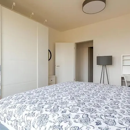 Hj 18 By Rockchair L Superhost Status L Super Flat, 2 Bedrooms 2 Bathrooms Balcony Elevator Welcomes You! דירה *