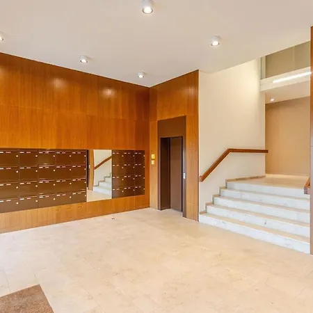 Hj 18 By Rockchair L Superhost Status L Super Flat, 2 Bedrooms 2 Bathrooms Balcony Elevator Welcomes You! Lejlighed