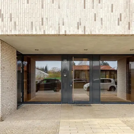 Hj 18 By Rockchair L Superhost Status L Super Flat, 2 Bedrooms 2 Bathrooms Balcony Elevator Welcomes You! Lejlighed *