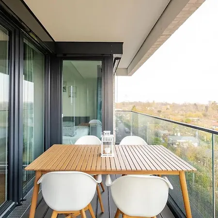 Hj 18 By Rockchair L Superhost Status L Super Flat, 2 Bedrooms 2 Bathrooms Balcony Elevator Welcomes You! Berlin