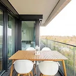 Hj 18 By Rockchair L Superhost Status L Super Flat, 2 Bedrooms 2 Bathrooms Balcony Elevator Welcomes You! Berlin