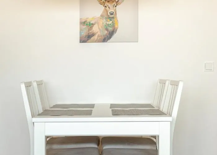 Hj 18 By Rockchair L Superhost Status L Super Flat, 2 Bedrooms 2 Bathrooms Balcony Elevator Welcomes You!