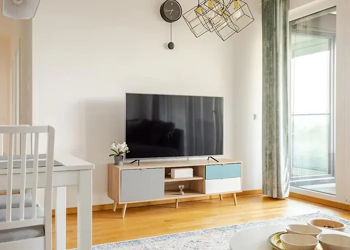 Hj 18 By Rockchair L Superhost Status L Super Flat, 2 Bedrooms 2 Bathrooms Balcony Elevator Welcomes You! *