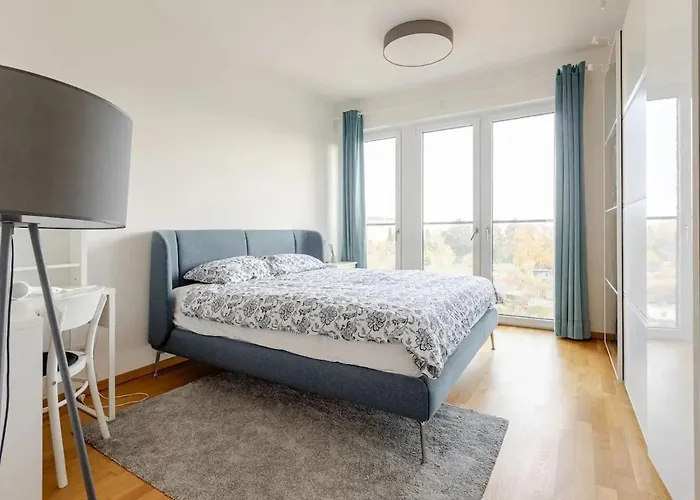 Hj 18 By Rockchair L Superhost Status L Super Flat, 2 Bedrooms 2 Bathrooms Balcony Elevator Welcomes You! Apartment